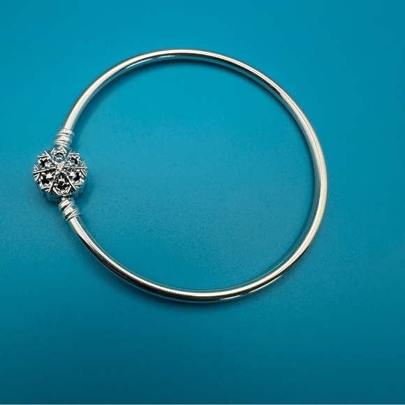 Pandora Moments Sparkling Snowflake Clasp Bangle, S925 Sterling Silver - Picture 2 of 13